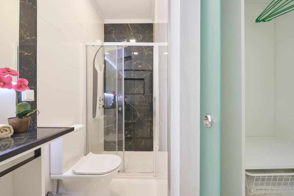 Bright Modern In Center With Ac Appartement